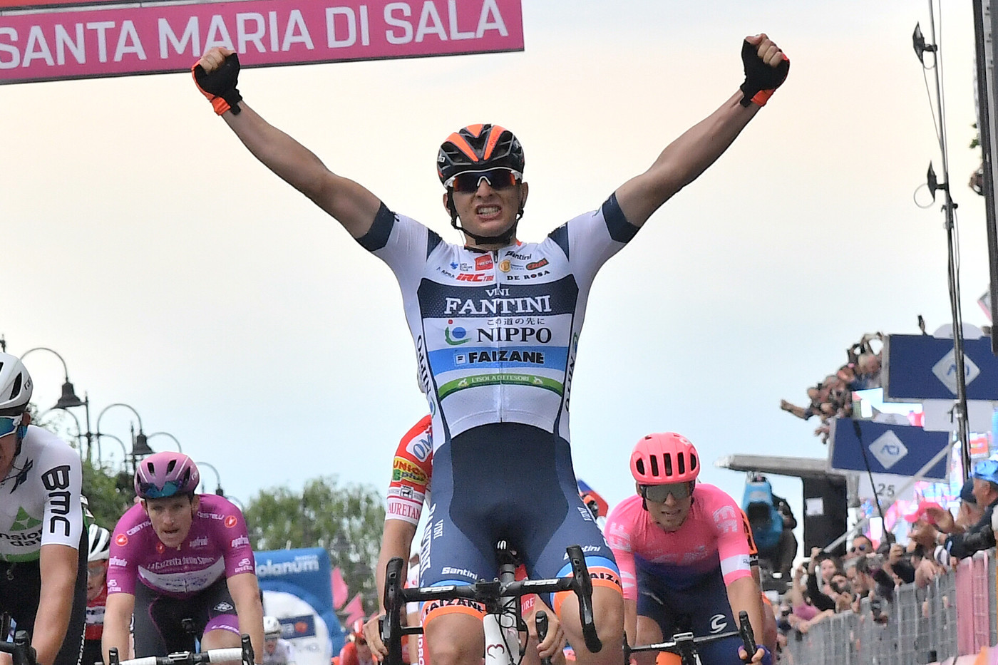 Giro d’Italia, diciottesima tappa Valdaora-Santa Maria della Seta. Il fotoracconto