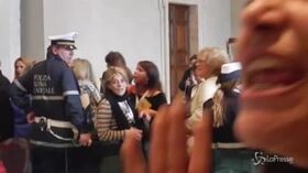 Roma, protesta operatori mense scolastiche all’assemblea capitolina