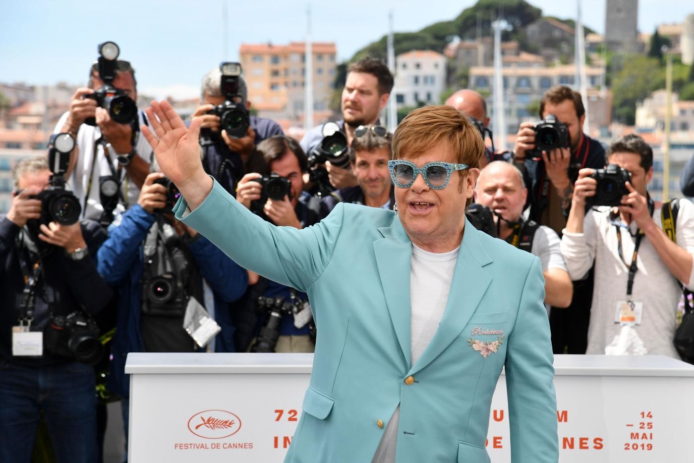 La Russia censura il film su Elton John: tagliate le scene di sesso gay e droga