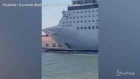 Venezia, lo scontro tra la nave da crociera e il battello turistico