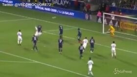 Gol spettacolare di Ibrahimovic: stop di petto e rovesciata