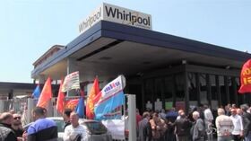 Presidio Whirlpool a Napoli: “Non ci arrendiamo, pronti a tutto”