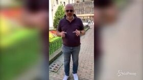 Consigliere leghista ritratto con una pistola a letto: “Video vecchio e tagliato”
