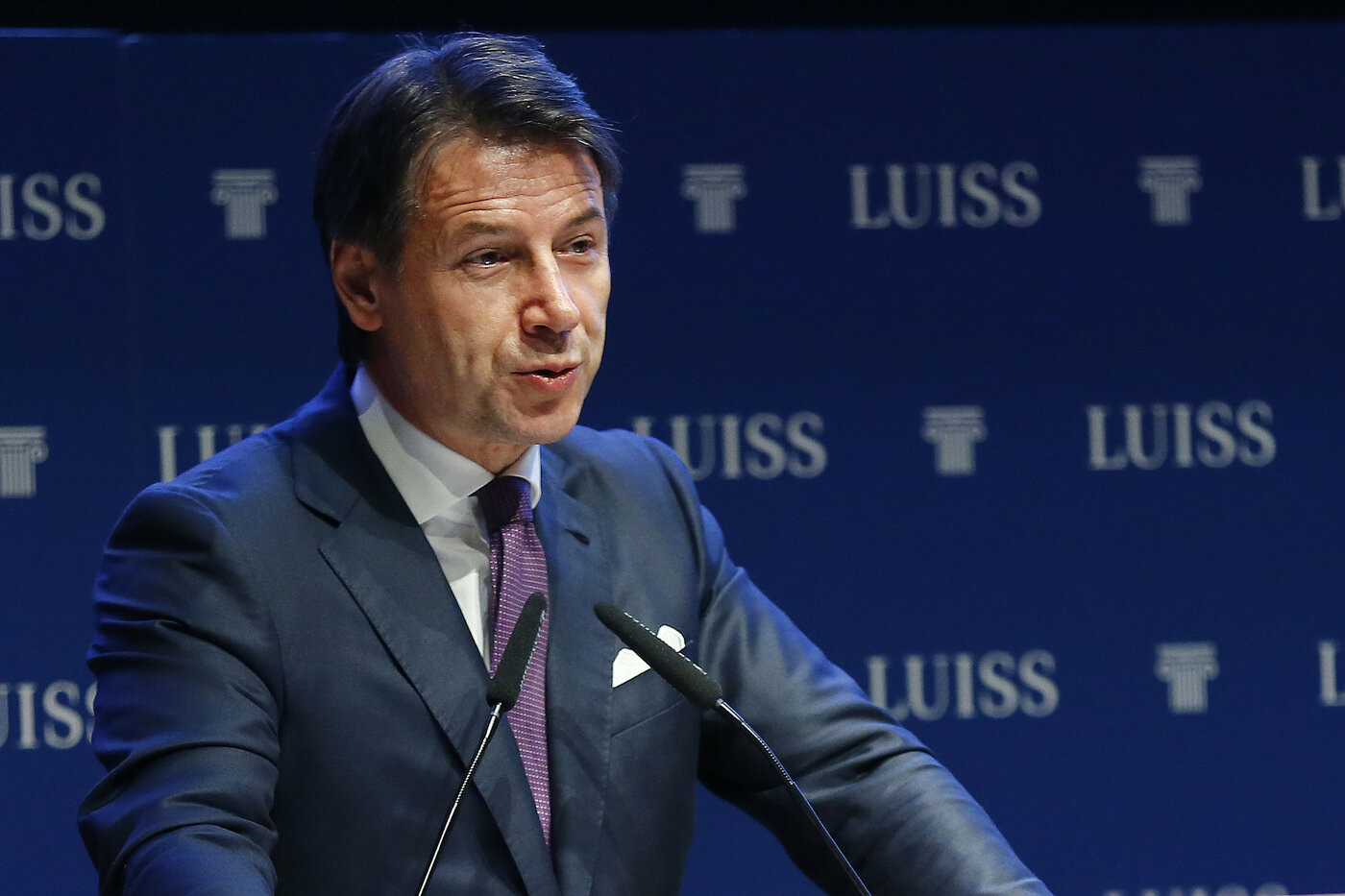 Governo, Conte bacchetta Lega e M5s: “Dicano se vogliono continuare: basta polemiche o rimetto il mandato”