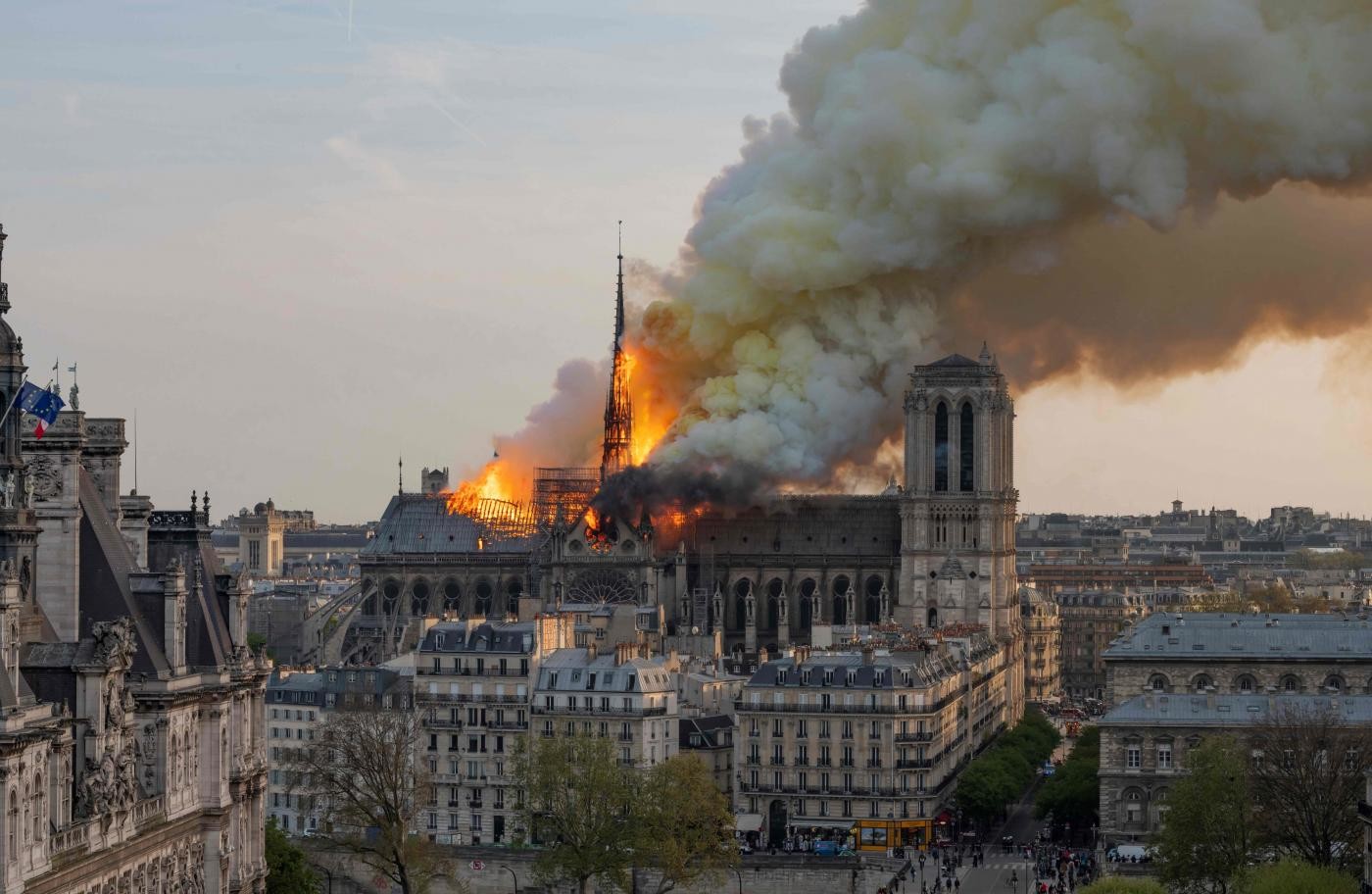 Notre-Dame, piombo nel sangue di un bimbo dopo l’incendio: test per i residenti