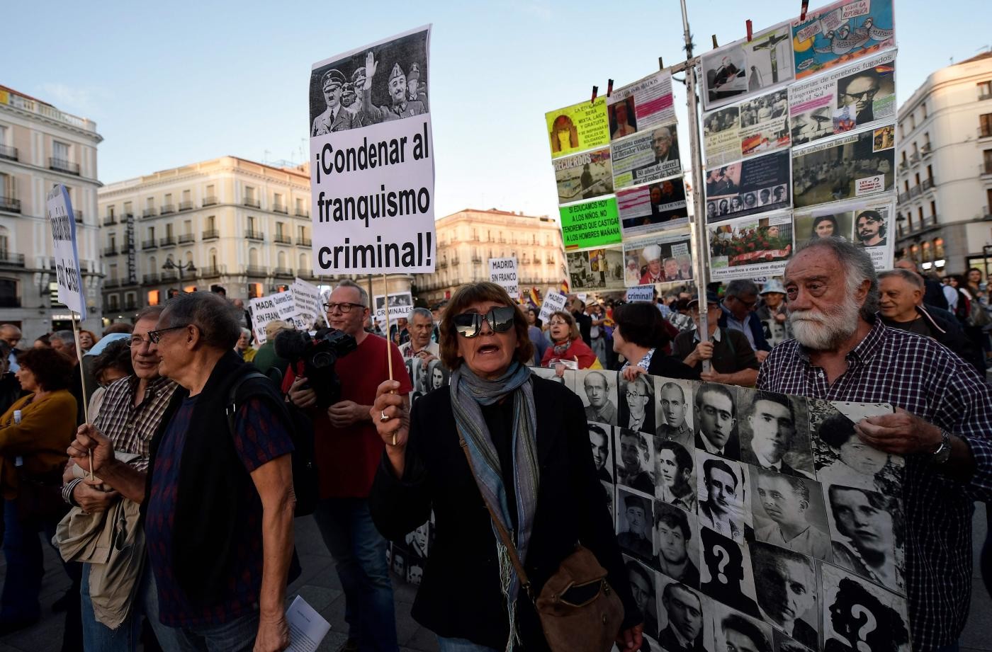 Spagna, la Corte suprema sospende la riesumazione dei resti di Franco