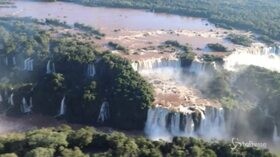 Forti piogge in Brasile, le cascate di Iguazu sono ancora più impressionanti