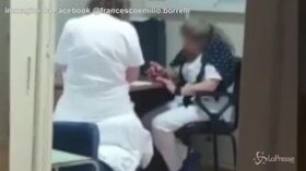 Nola: neonato piange in pediatria, le infermiere si fanno la manicure