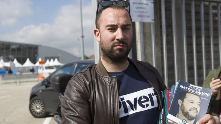 La protesta di Francesco Polacchi, fondatore della casa editrice Altaforte, dopo l'esclusione dal Salone del Libro