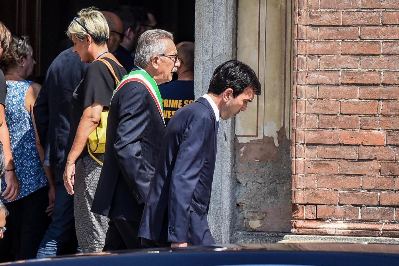 Tangenti a Legnano, il sindaco arrestato ritira le dimissioni. La Lega: “Non può attendere i tempi della giustizia”