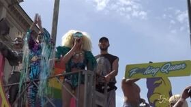 In migliaia al Roma Pride: manifestanti cantano “Salvini Sashay Away”