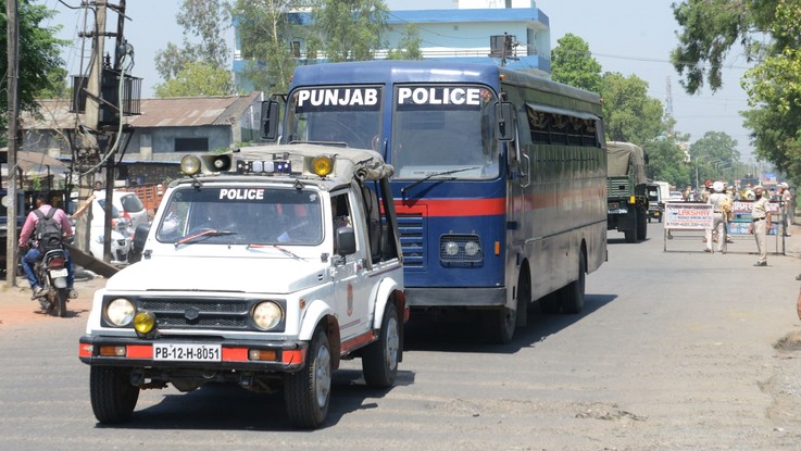 India, stuprarono e uccisero una bimba: condannati all'ergastolo 6 uomini indù