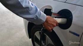 Auto elettriche, scatta l’obbligo di “fare rumore”