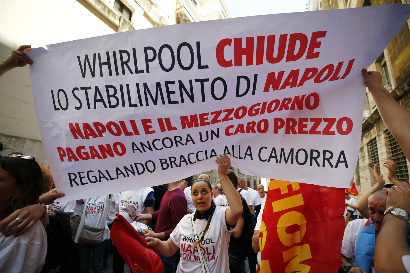 Di Maio: “Revoco i contributi a Whirlpool”. L’azienda: “Non vogliamo chiudere Napoli”