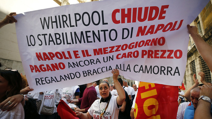 Di Maio: "Revoco i contributi a Whirlpool". L'azienda: "Non vogliamo chiudere Napoli"