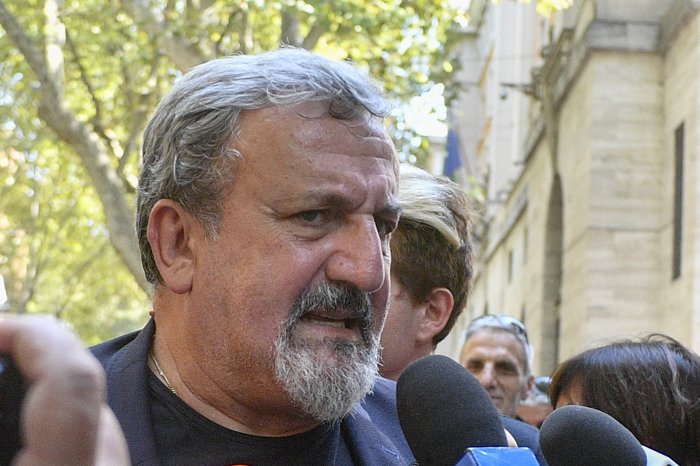 Puglia, il governatore Emiliano indagato per abuso d’ufficio
