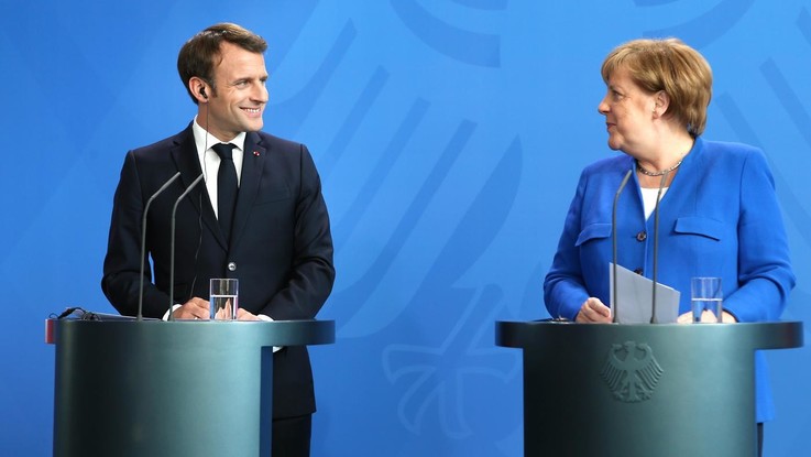 Macron lancia a sorpresa il nome di Merkel per la presidenza della Commissione Ue