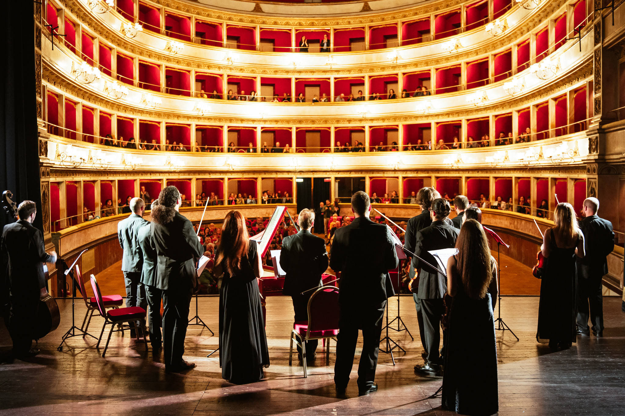 Vivaldi, l’uomo, la natura: la performance dei Solisti Aquilani e Daniele Orlando al Maxxi