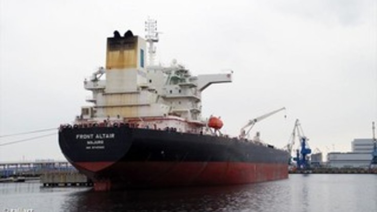 La petroliera Front Altair attaccata nel golfo dell'Oman