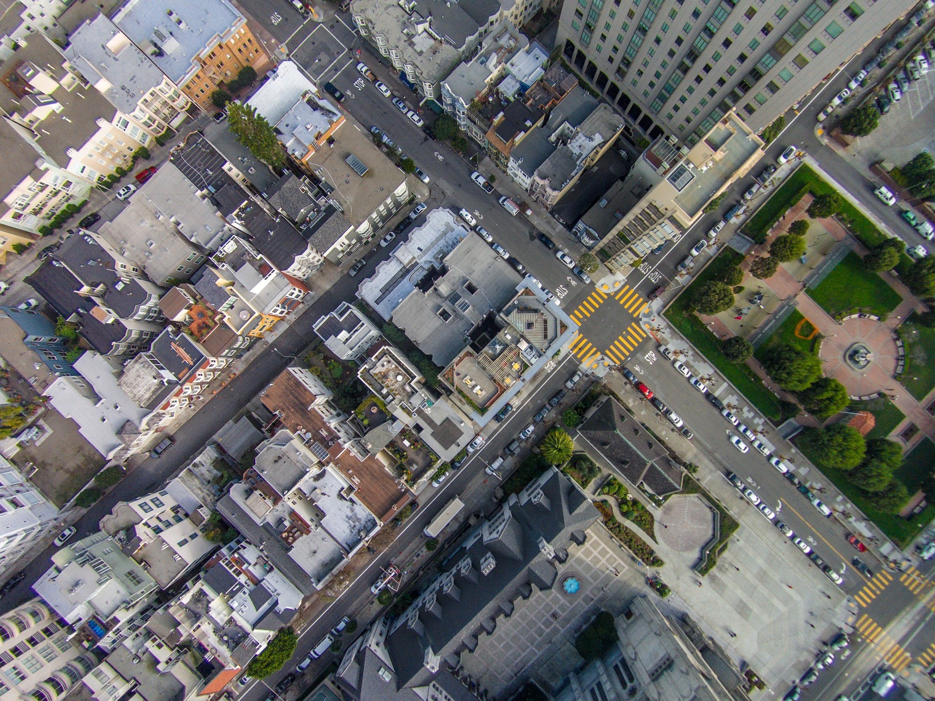Uber testa la consegna dei pasti con droni: in arrivo i ‘taxi volanti’