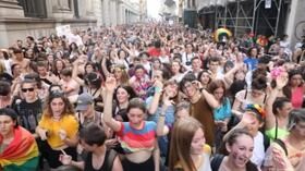 Torino, in migliaia al Pride: c’è anche Vladimir Luxuria