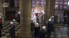 Parigi, prima messa a Notre-Dame dopo l’incendio