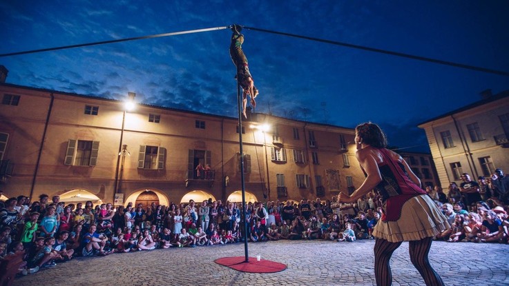 Torino, il Polo del ‘900 apre al pubblico il Cortile di San Daniele: si parte con Neri Marcorè