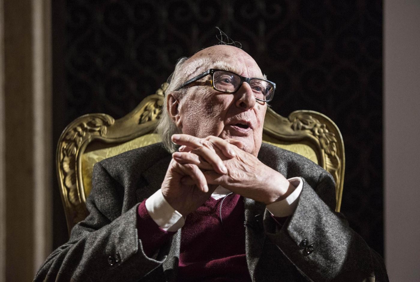 Camilleri, nuovo bollettino:  “Condizioni restano critiche ma ha una fibra straordinaria”