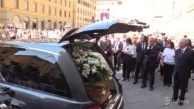 Funerali Zeffirelli, il feretro arriva nel Duomo di Firenze