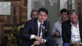 Napoli, Conte contestato: “Abbiamo un fascista al governo”