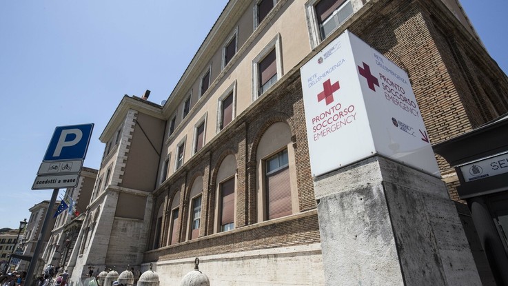 Camilleri, i medici: "Nessuna variazione, le sue condizioni restano critiche"