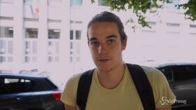 Maturità a Milano, il primo studente a uscire dal Volta: “Tracce carine, la vera paura è l’orale”