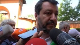 Sea Watch, Salvini: “Le navi fuorilegge non arrivano in Italia, possono andare in Olanda”