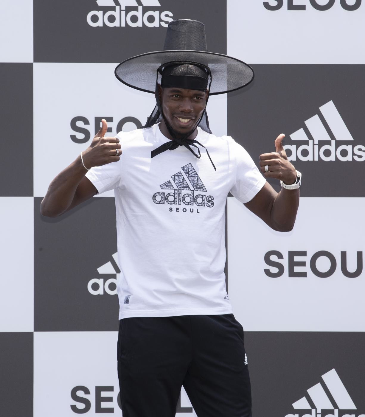 Juve, Paratici apre il mercato per Sarri che vorrebbe tenere Pjanic e Douglas Costa