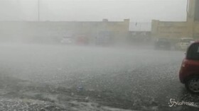 Acqua e grandine su Torino: il temporale è impressionante