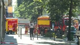 Palazzina in fiamme a Parigi, almeno tre morti