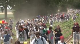 Germania, attivisti per il clima occupano una miniera