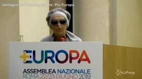 Malore per Emma Bonino, la senatrice si accascia a terra