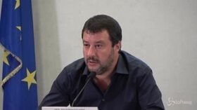 Sea Watch, Salvini: “Può restare in mare fino a Natale”