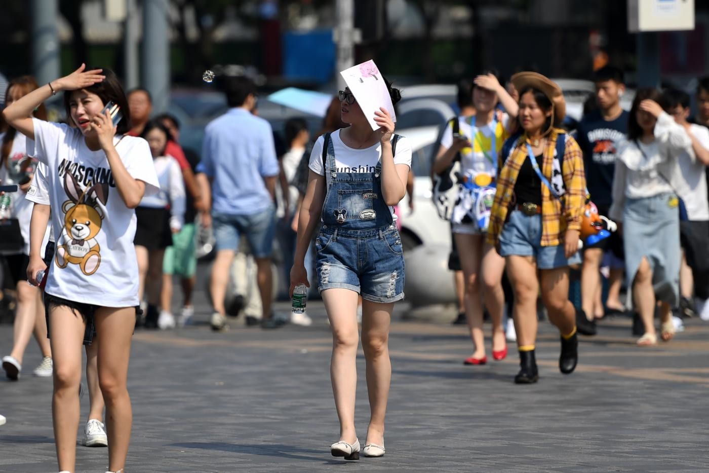 Allerta caldo e bollino rosso in 6 città: il meteo del 26 e 27 giugno