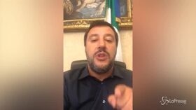 Sea Watch, Salvini contro la capitana della nave: “Una sbruffoncella che fa politica”