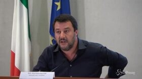 Capitana Sea watch, Salvini: “Non è che perché sei bianca, ricca e tedesca che puoi venire a rompere le palle”