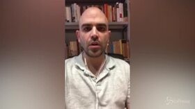 Sea Watch, Saviano: “La capitana ha fatto un gesto di legalità, Salvini fa propaganda”