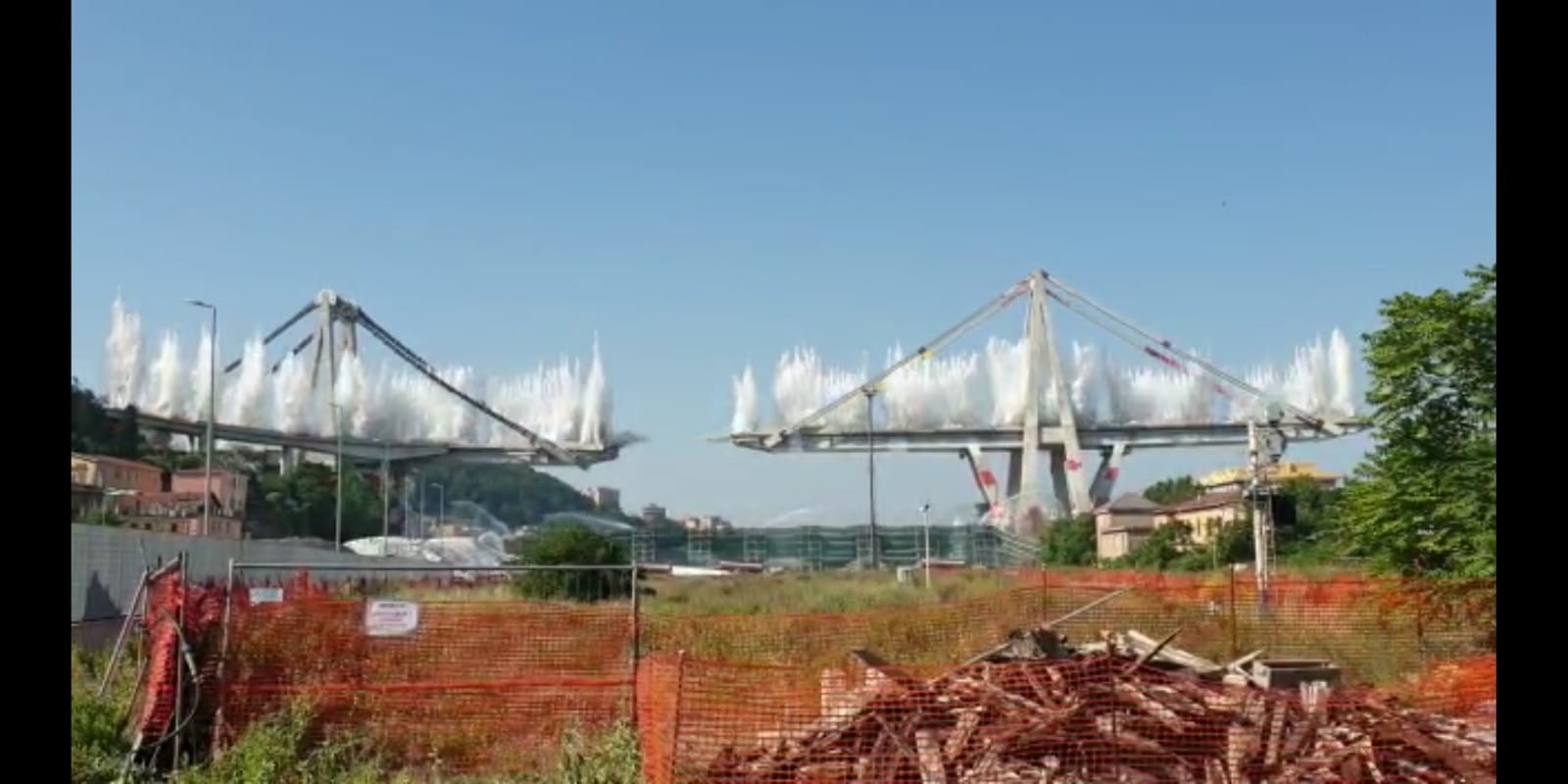 Genova, saltano in aria le pile 10 e 11 del Ponte Morandi