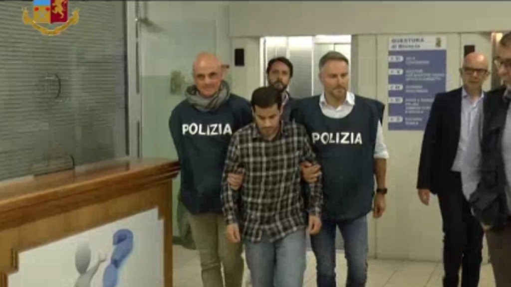 Arrestato foreign fighter 25enne nato a Brescia: trasferito in Italia