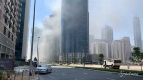 Dubai, brucia edificio in costruzione: il fumo visibile da diverse centinaia di metri