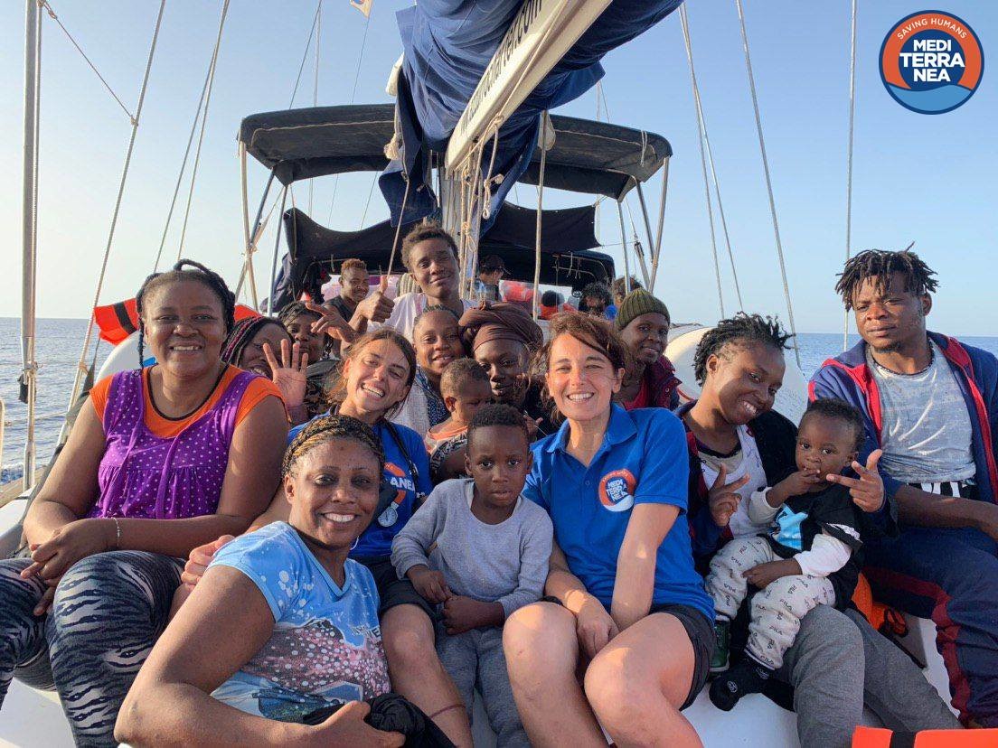 Migranti, il veliero Alex attracca a Lampedusa. Salvini: “Non autorizzo sbarco”