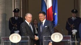 Putin a Roma, la stretta di mano con Conte: “Speriamo di superare sanzioni Ue alla Russia”