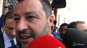 Salvini a Trieste tra contestazioni e selfie con i sostenitori