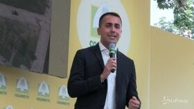 Di Maio contro la Coca Cola: “Nelle macchinette a scuola mettete il succo”